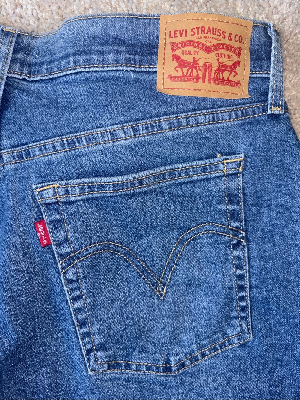 Levis Wedgie Straight High Rise Button Fly Jeans Medium Wash Indigo 32 33x27